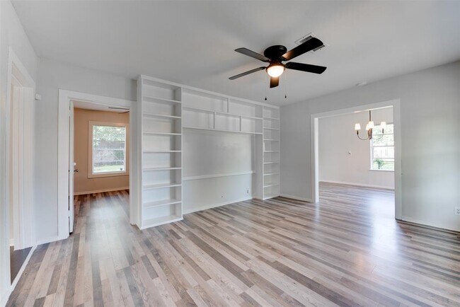 Building Photo - 5043 Arvilla Ln