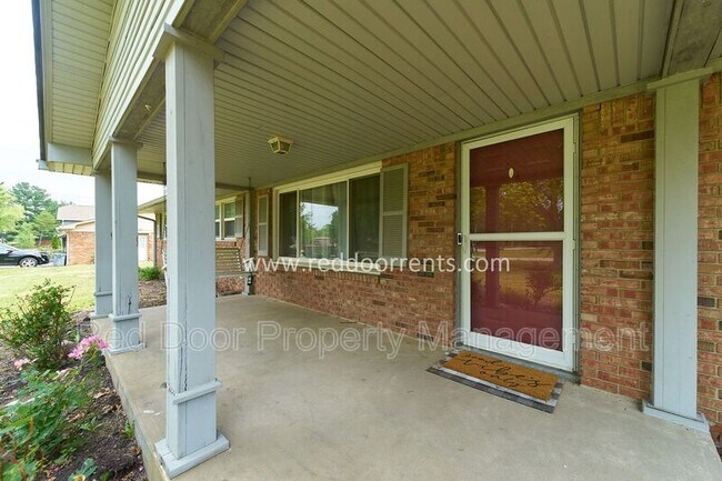 Building Photo - 1783 N Avon Ave