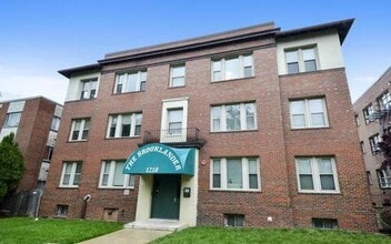 Building Photo - 1210 Perry St NE