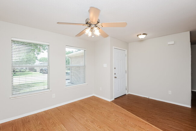 Building Photo - 2325 Northway