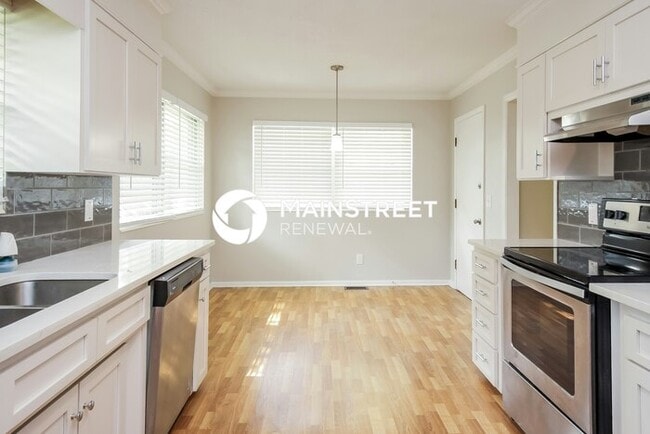 Building Photo - 3 Bedroom Pet-Friendly Home in FULTONDALE, AL with Main Street Renewal