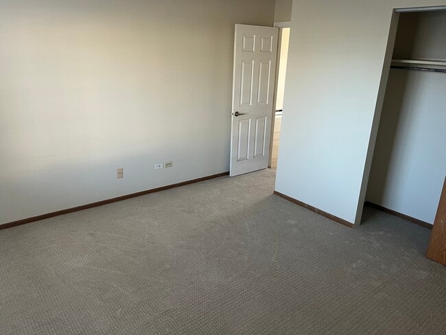 Building Photo - 660 Oriole Ct