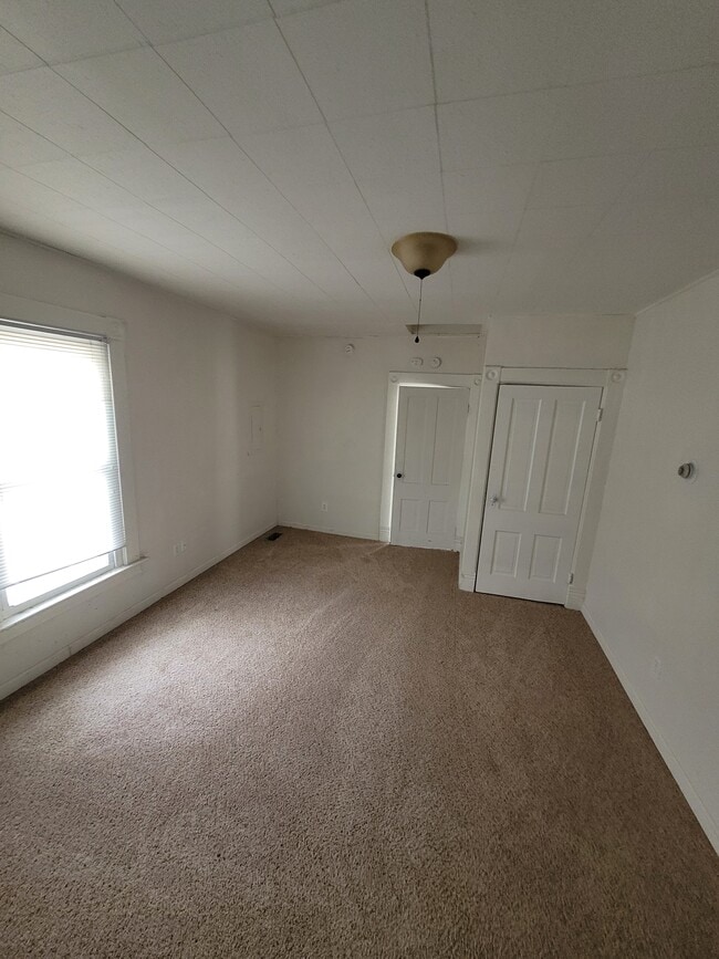 Living Room (Pic 1) - 604 Madison St