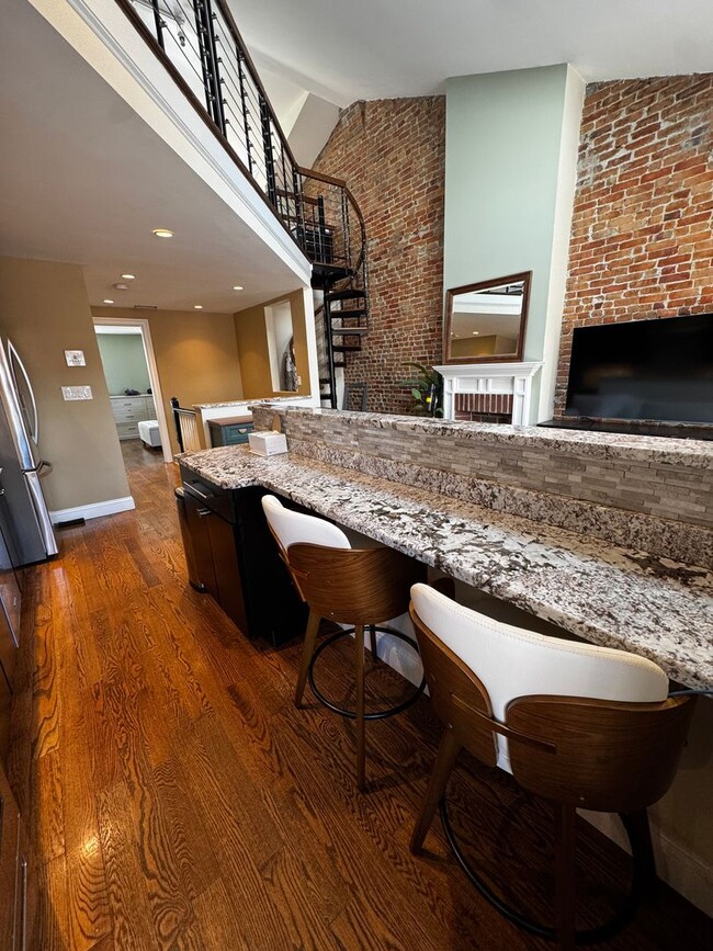 Photo - 1 bed 1.5 bath with roof deck, no undergrads, central air, W/D in unit House