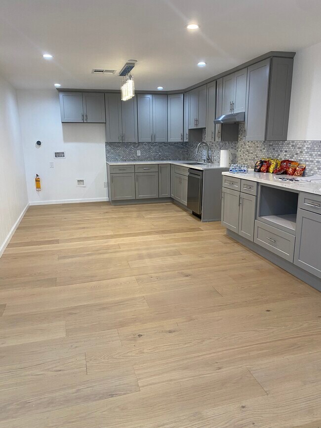 Building Photo - 2123 Southside Dr