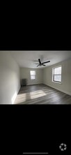 Building Photo - 3933 N Clarendon Ave
