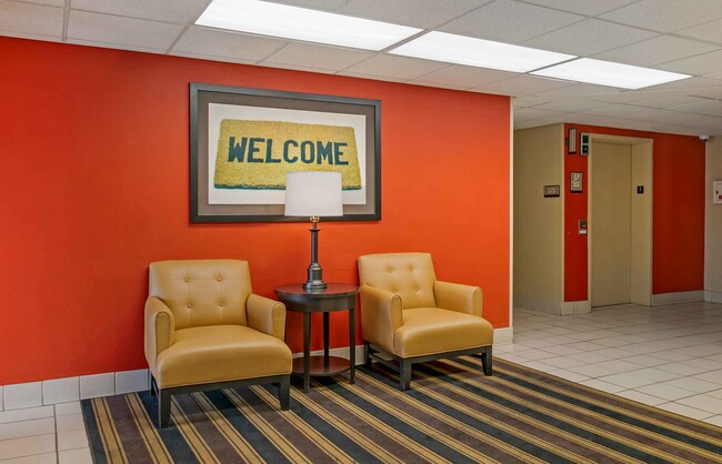 Lobby and Guest Check-in - Furnished Studio - Madison Heights