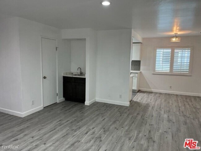 Building Photo - 2 br, 2.5 bath House - 3772 Via Dolce