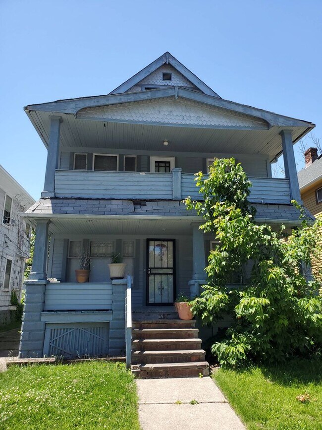 Building Photo - 2760 E 122nd St