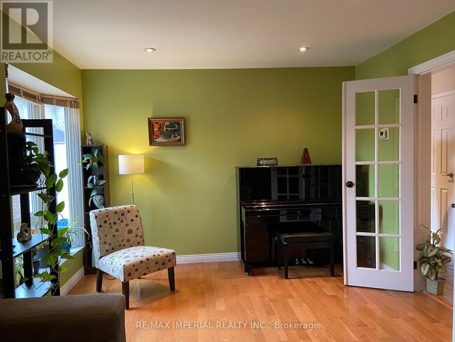 Building Photo - 14 Phalen Crescent