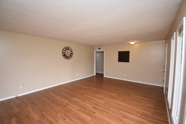 Building Photo - 602 Sherwood Dr