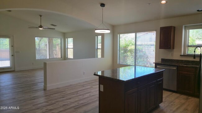Foto del edificio - 16230 N 99th Way