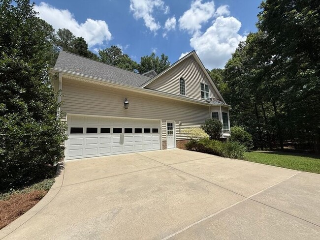 Foto del edificio - 3021 Hickory Tree Pl