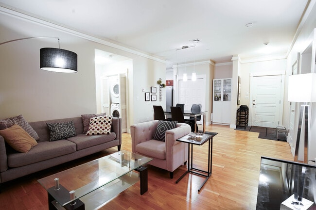 Building Photo - 54 Loomis St