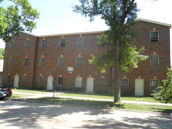 Exterior of the building - 1105 Ratone St