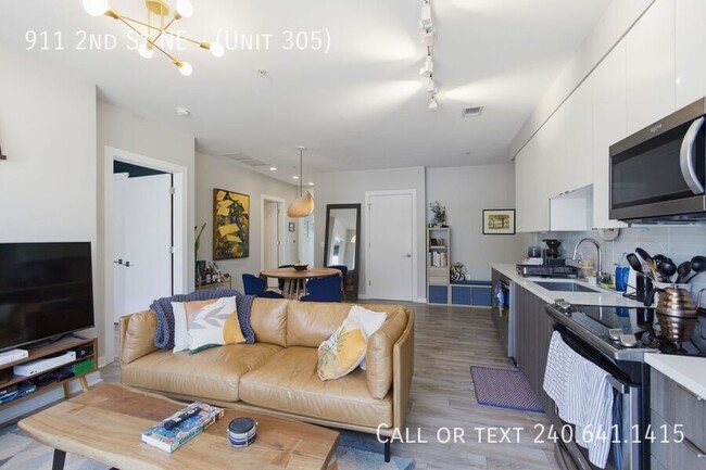 Building Photo - 911 2nd St NE