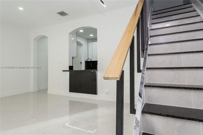 Foto del edificio - 939 NE 42nd Terrace