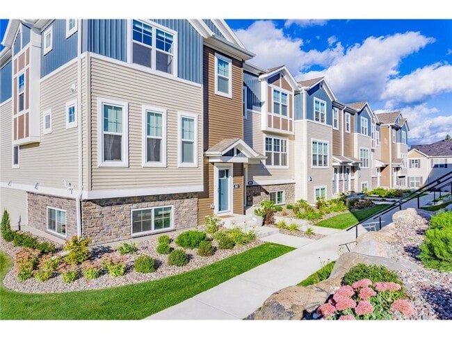 Building Photo - 855 Roselyn Dr