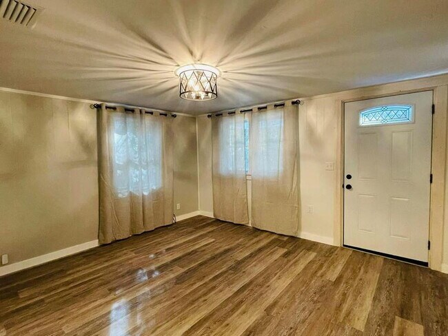 Foto del edificio - Florida Cottage with a Bonus Room ready for move in!