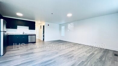Building Photo - 485 S 38th Ave