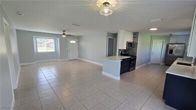 Building Photo - 9069 Pomelo Rd W