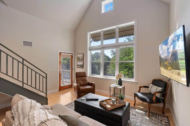 Foto del edificio - 330 N Howes St