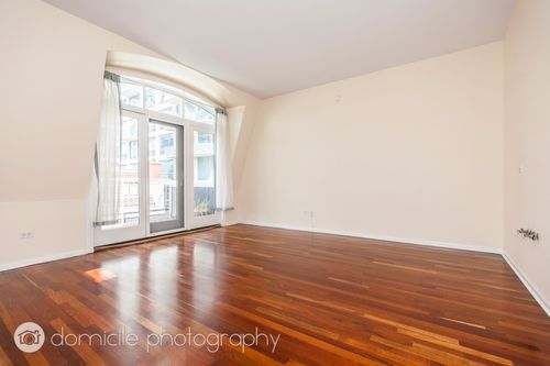 Foto del edificio - 1323 S Indiana Ave