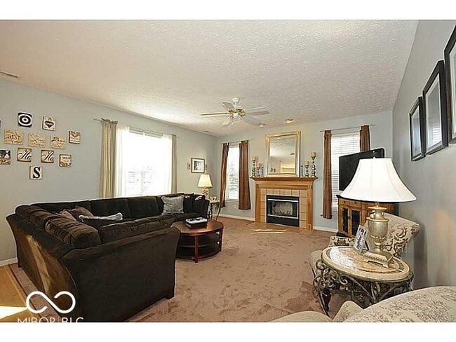 Foto del edificio - 1367 Hinault Way