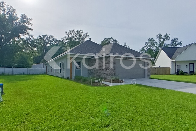 Building Photo - 22877 Balsam Dr
