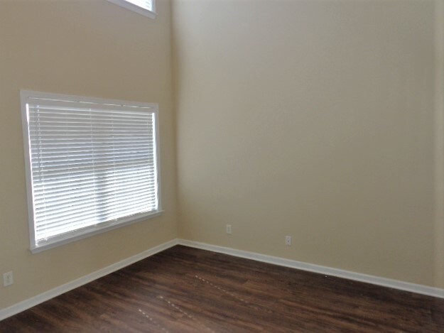 Building Photo - 498 Grayson Court