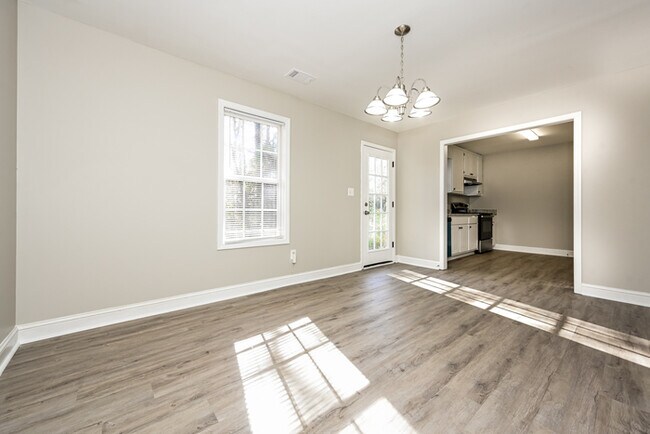 Building Photo - 520 Lakewood Dr