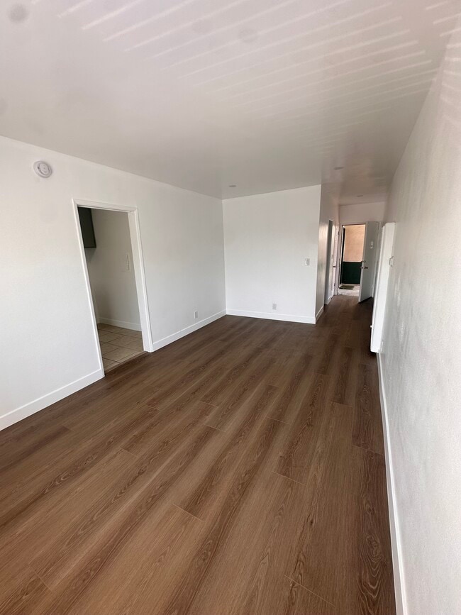 Building Photo - 5514 Sierra Vista Ave