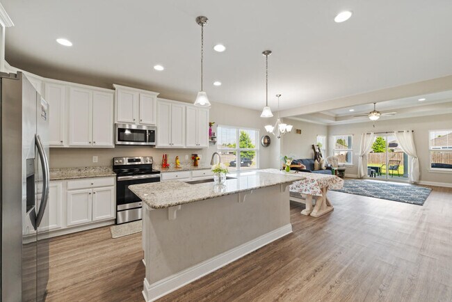 Foto del edificio - 809 Whispering Creek Ave
