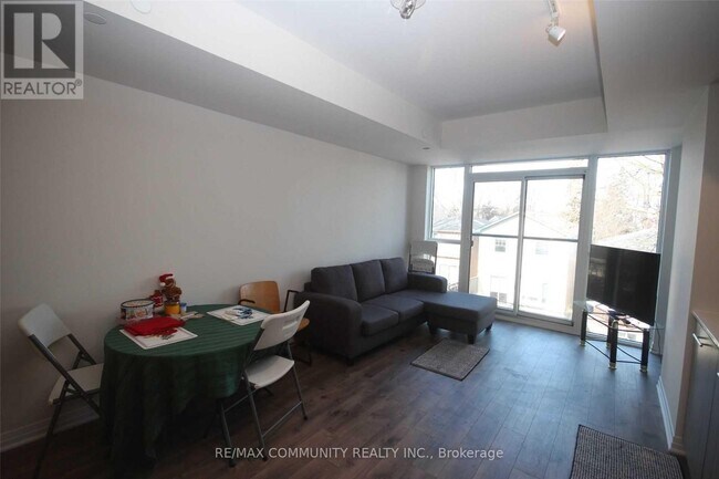 Photo du bâtiment - 1630 Queen St E