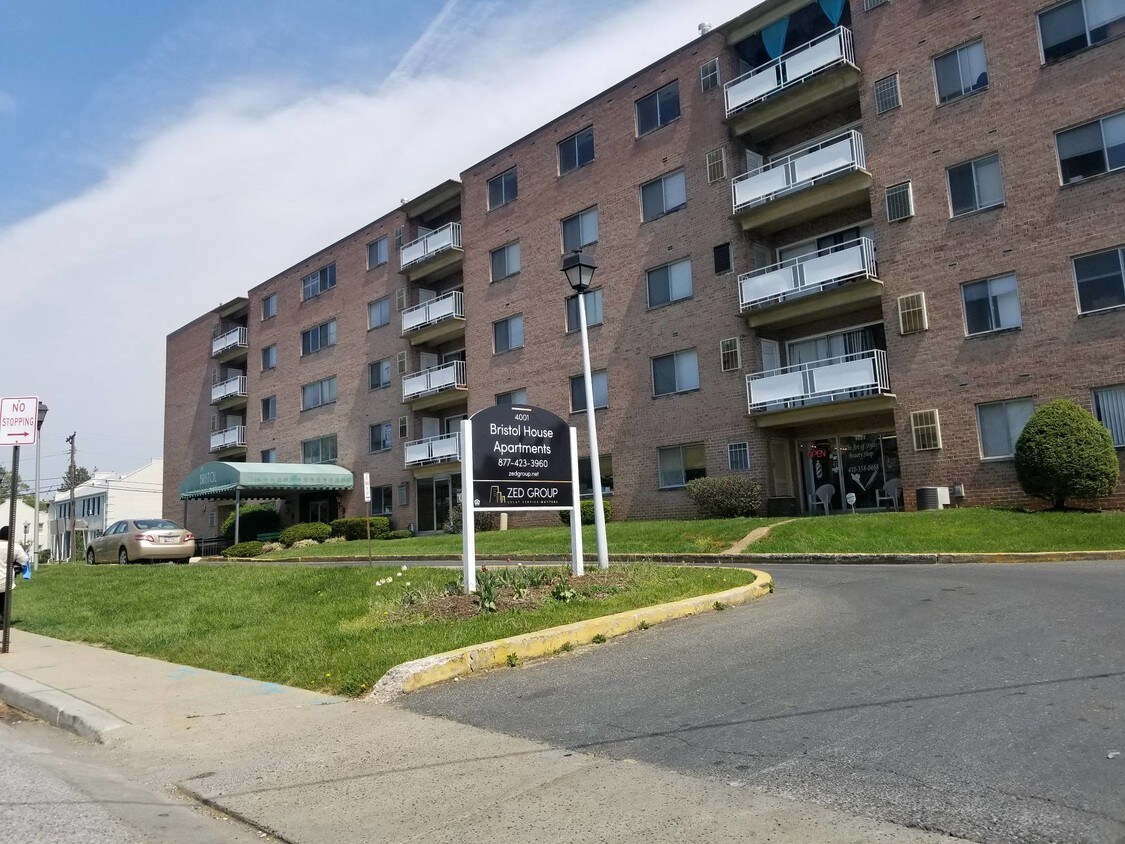 Foto principal - 4001 Clarks Ln