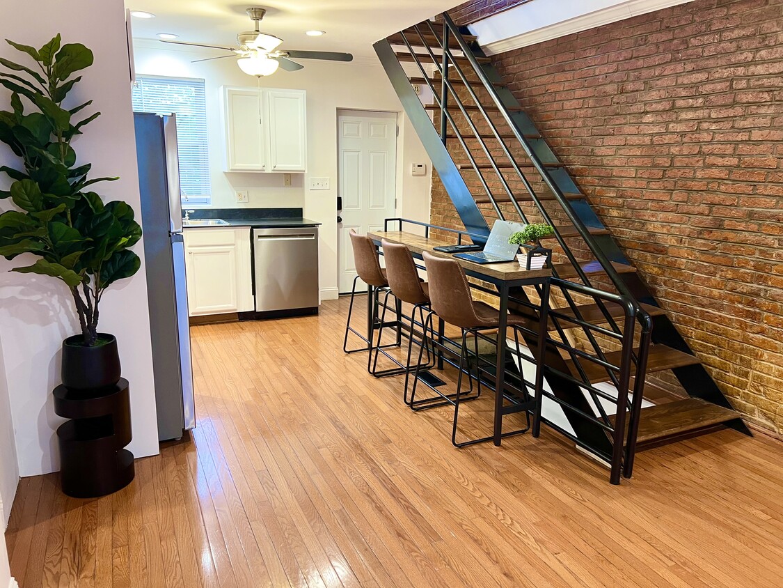 Photo - 1011 Hollins St (Baltimore, MD)