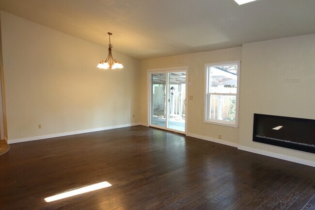 Foto del edificio - Private Living in Southshore Subdivision i...