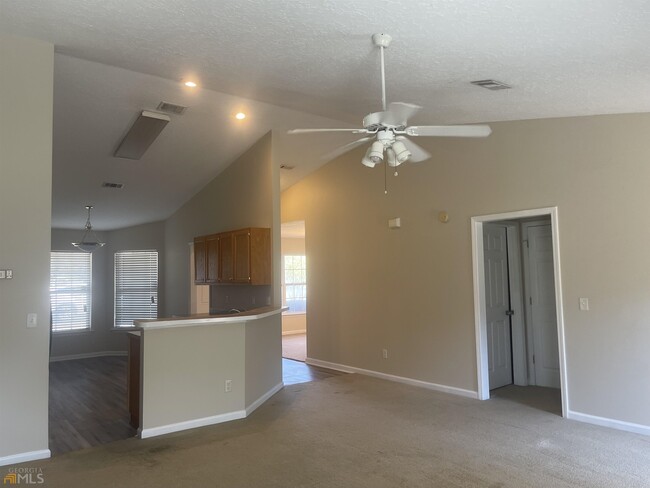 Building Photo - 274 Kristins Dr