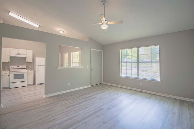 Building Photo - 65 Falcon Dr
