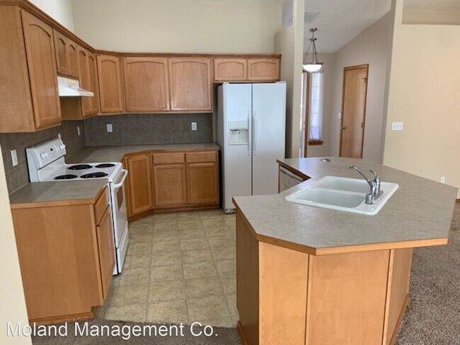 Building Photo - 3 br, 2 bath House - 18712 E. Augusta Ct.