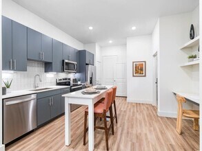 Building Photo - 641 W Crosstimbers St
