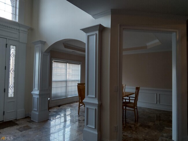 Building Photo - 5711 Boreal Way SW