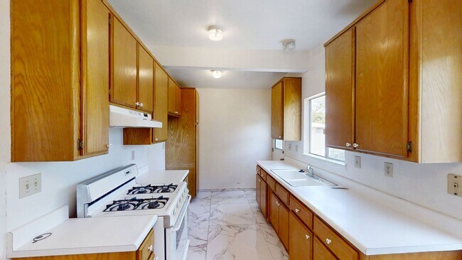 Foto del edificio - 13038-13040 4th St