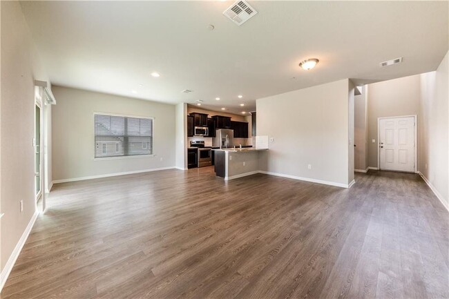 Building Photo - 516 E Slaughter Ln