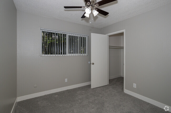 2BR, 1BA - 850SF - Park Place at Land Park