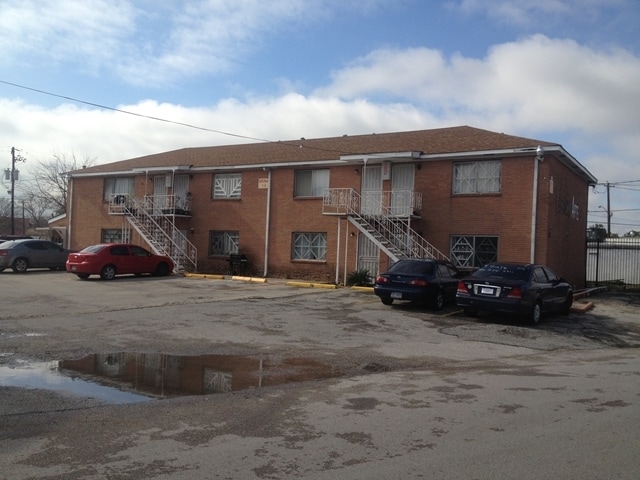 Primary Photo - Eastlawn Apartments