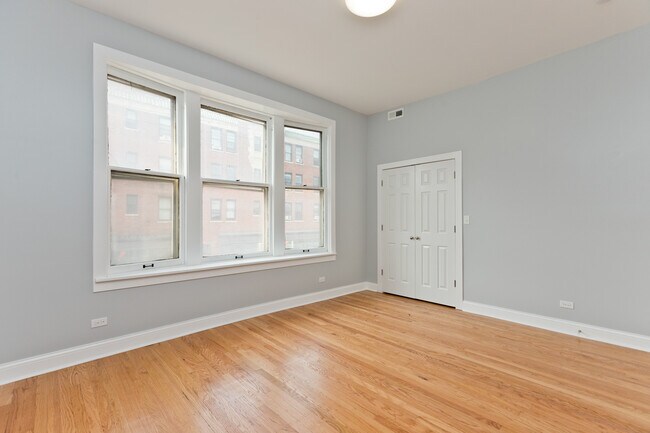 Foto del edificio - 3324 W Diversey Ave