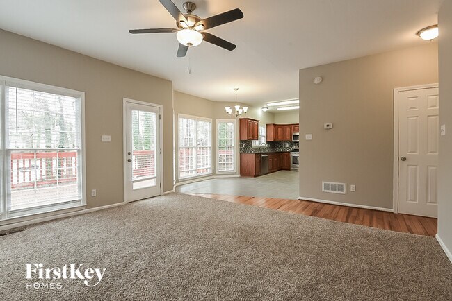 Foto del edificio - 3326 Poplar Ridge Dr