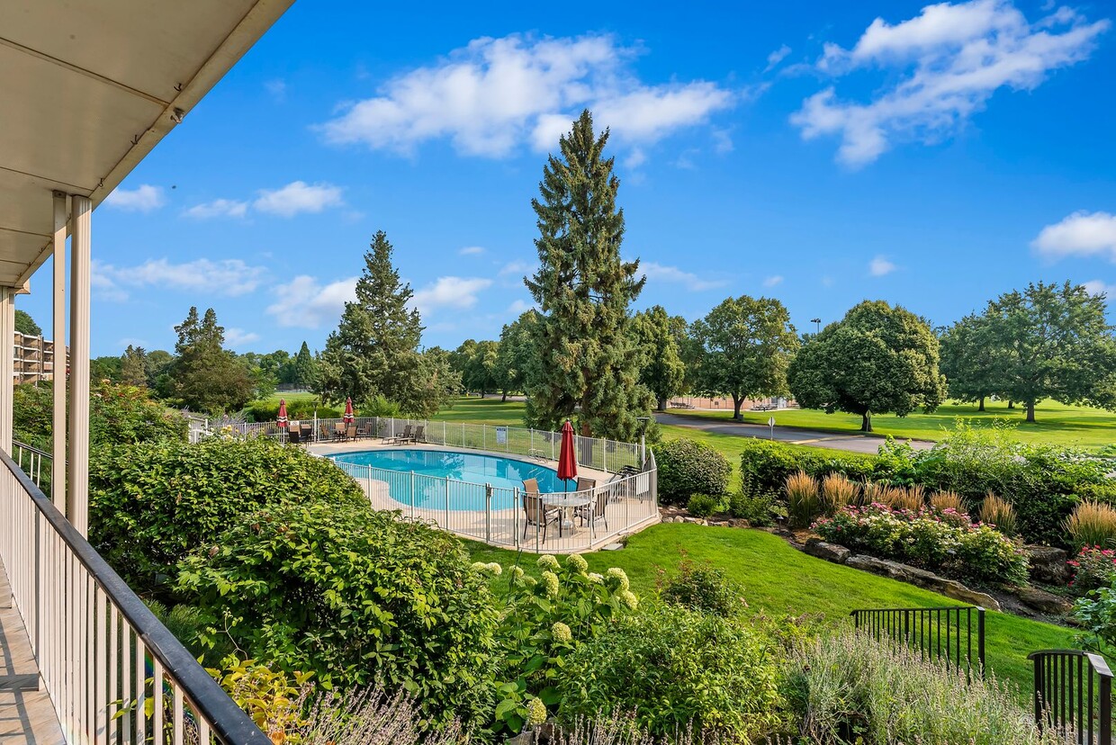 Primary Photo - UNWIND IN LUXURY AT PARK VIEW EAST WITH PA...