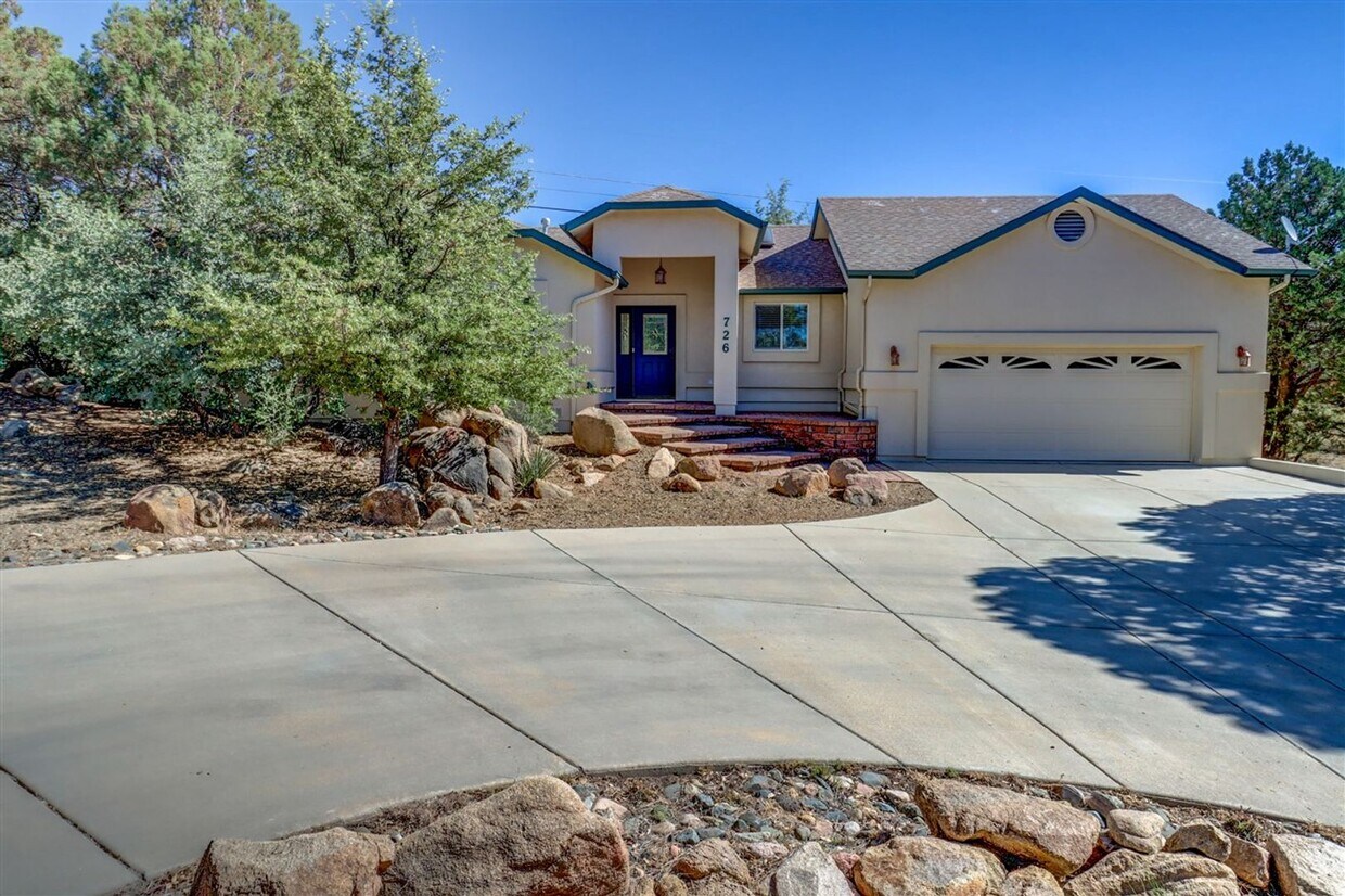 Foto principal - Immaculate 3 bedroom, 2 bath home in Presc...